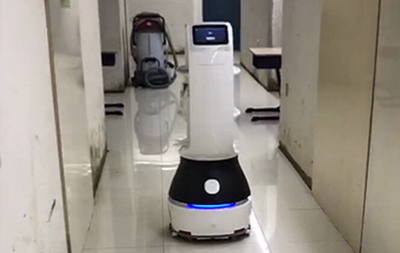 武漢方艙醫院 智能機器人助力無接觸送餐，展現中國科技抗疫力量
